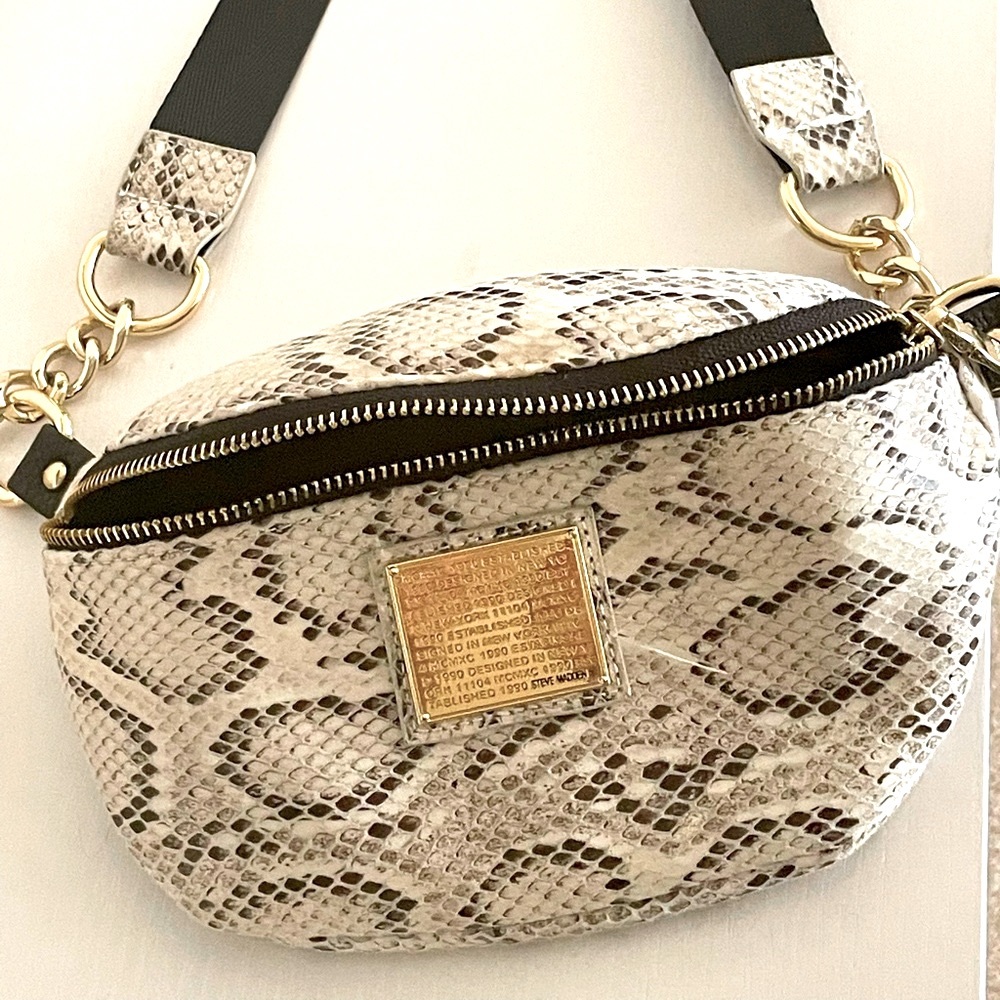 Steve Madden Belt bag. Stylish and cute animal print 🤍🖤